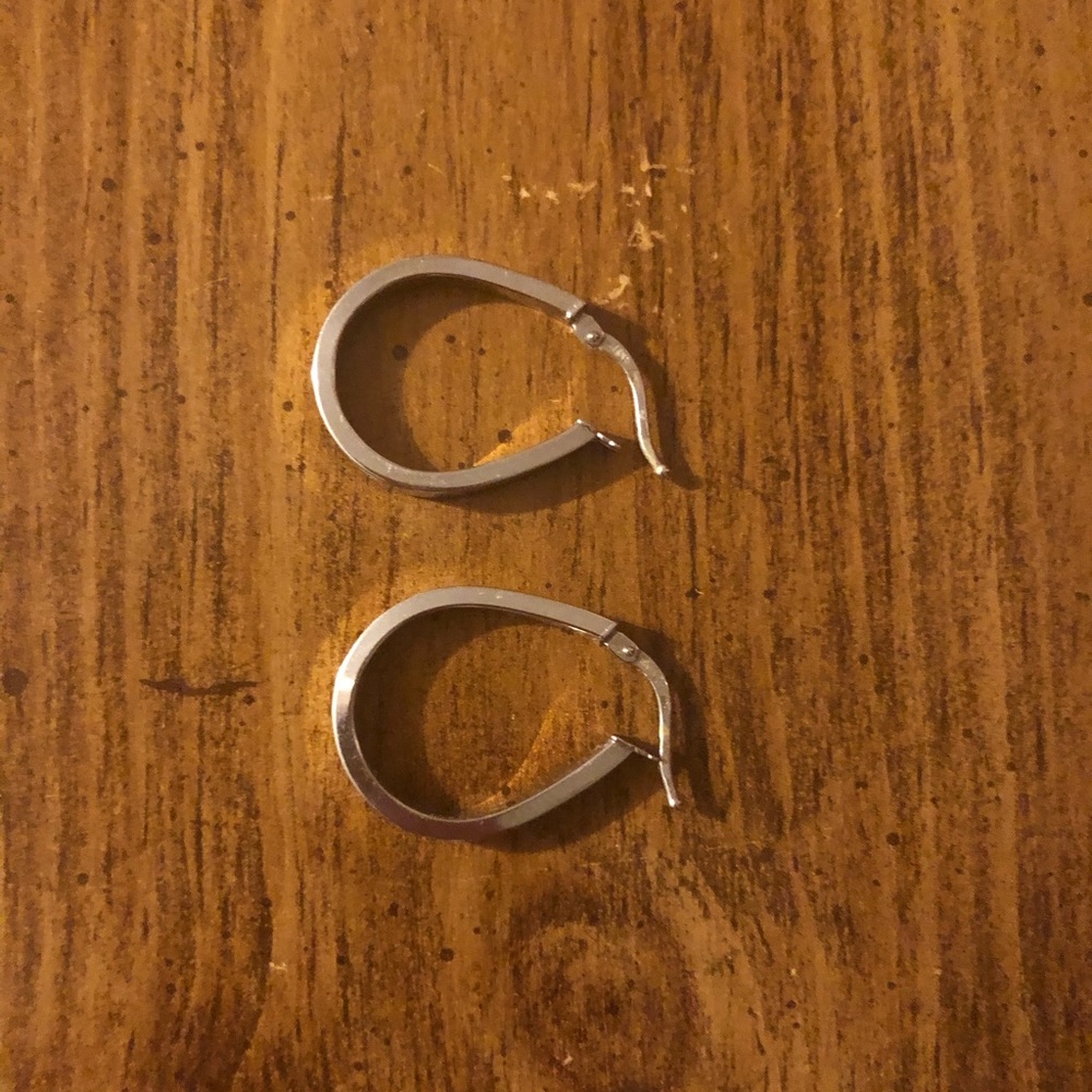 14k White Gold 1 inch Squared Hoop Earrings.